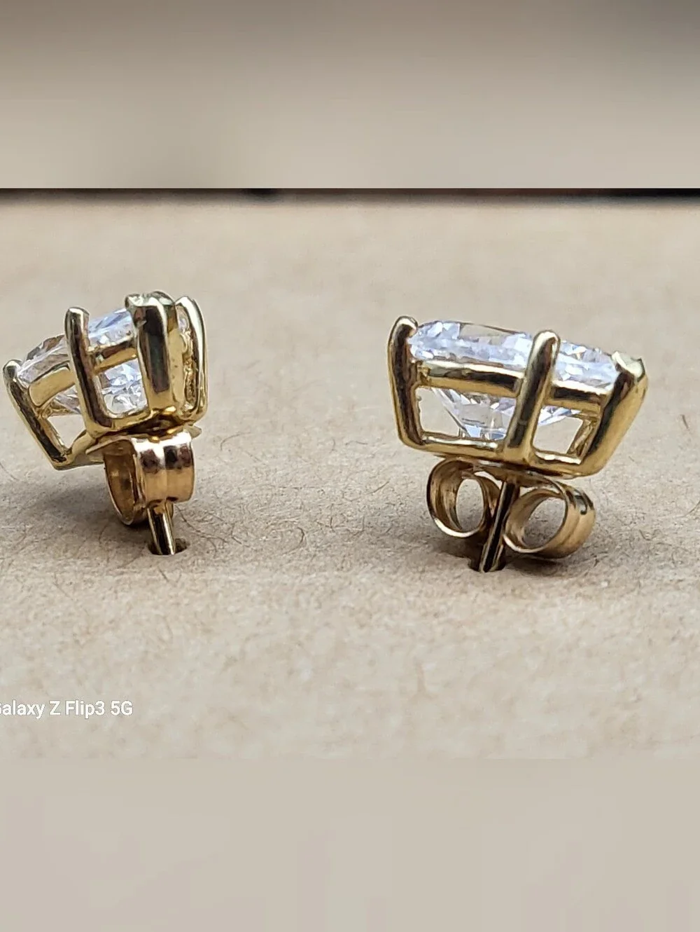 14K Gold w/Teardrop/Pear Crystal Stud Earrings - Elegant Classic Timeless Unisex
